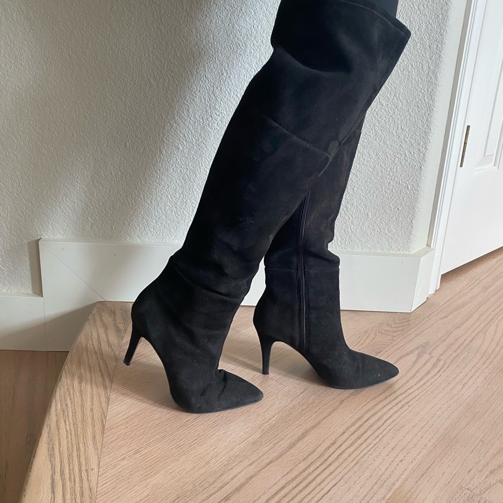 Tahari black suede full zippered heel boots!